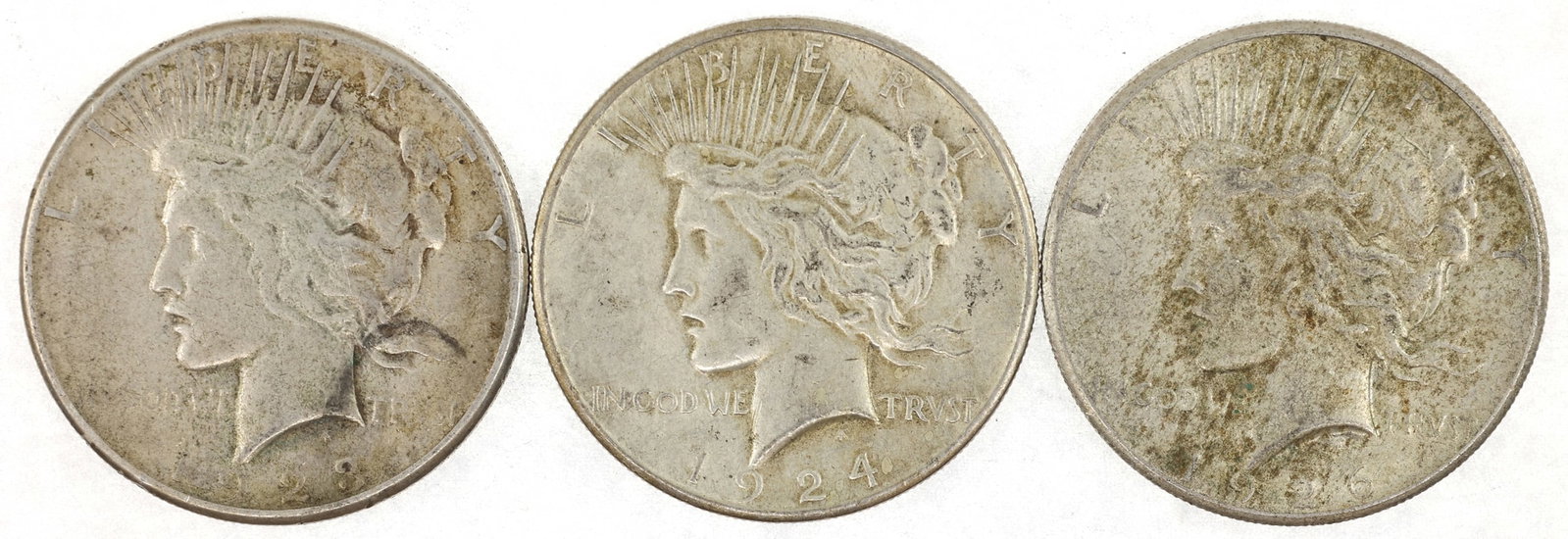 US SILVER PEACE DOLLAR VG-XF COINS - LOT OF 3: US SILVER PEACE DOLLAR VG-XF COINS - LOT OF 3 Three United States .900 silver Peace $1 coins, VG to XF condition: 1923 1924 1926 IMPORTANT NOTE - PLEASE READ: OUR IN-HOU