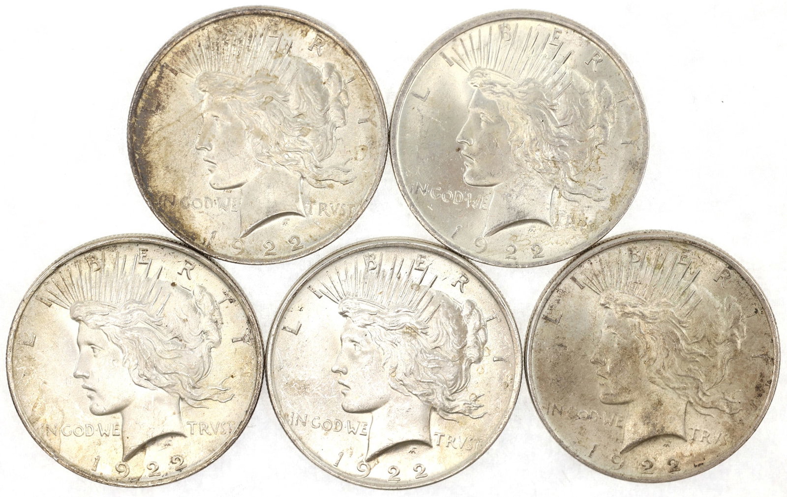 1922 US SILVER PEACE DOLLAR AU COINS - LOT OF 5: 1922 US SILVER PEACE DOLLAR AU COINS - LOT OF 5 Five 1922 United States .900 silver Peace $1 coins, all AU condition. IMPORTANT NOTE - PLEASE READ: OUR IN-HOUSE SHIPPING & INVOICING Shipping: LiveAuct