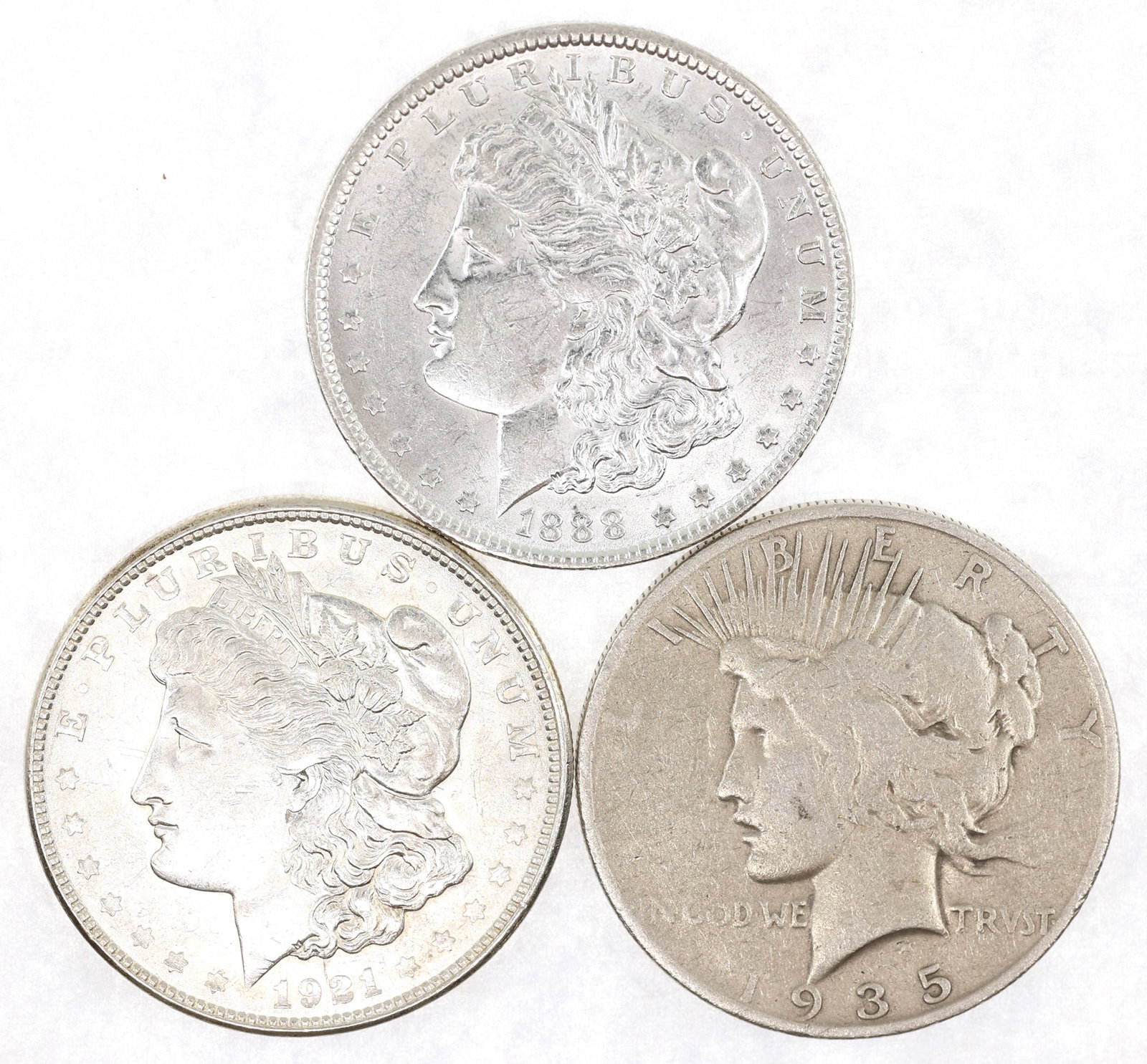 US SILVER MORGAN & PEACE DOLLAR COINS - F TO XF: US SILVER MORGAN & PEACE DOLLAR COINS - F TO XF United States .900 silver $1 coins: Morgan 1888 1921-D Peace 1935-S