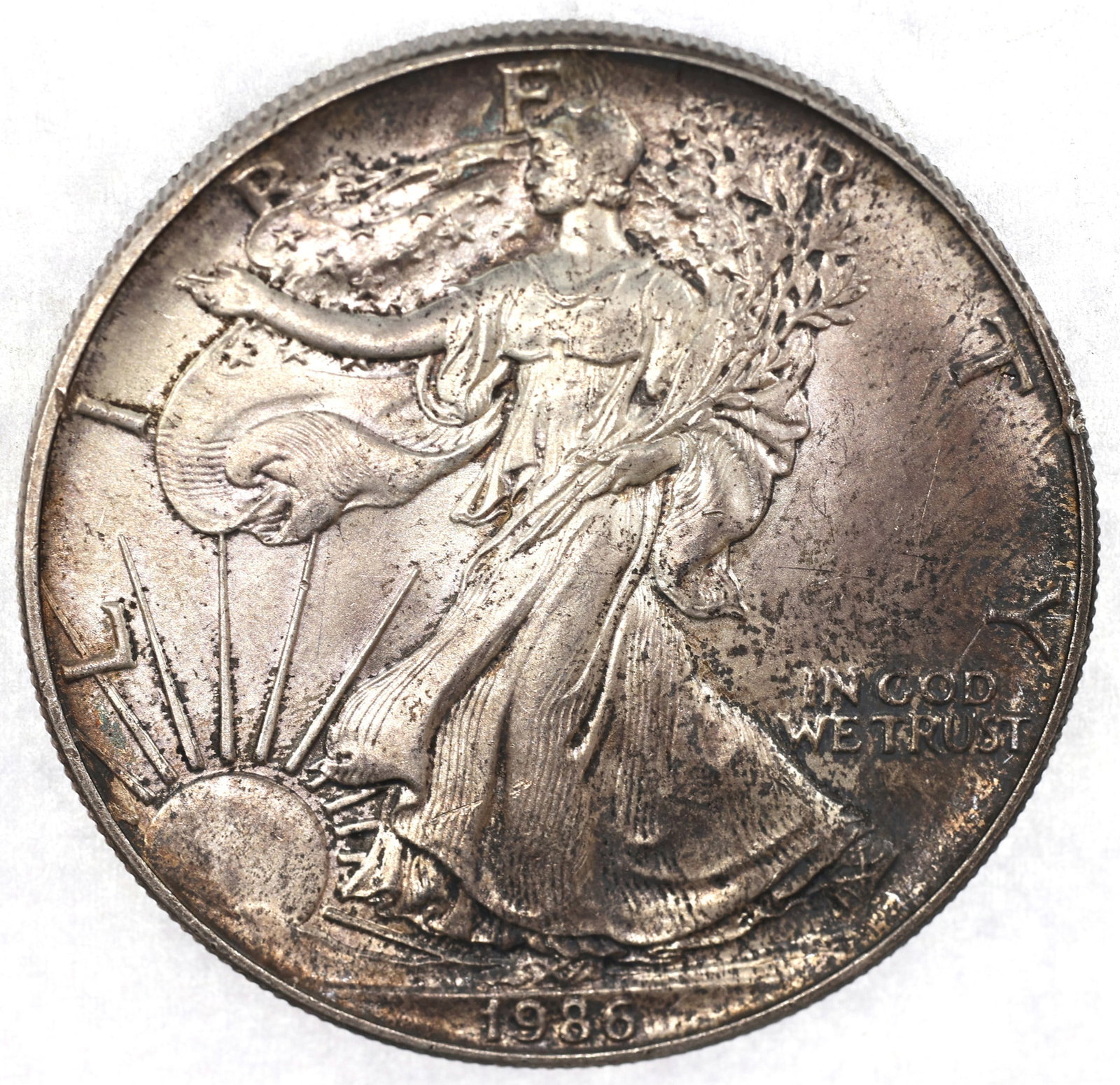 1986 US .999 SILVER EAGLE $1 COIN: 1986 US .999 SILVER EAGLE $1 COIN 1986 United States .999 silver 1 oz Eagle $1 coin. IMPORTANT NOTE - PLEASE READ: OUR IN-HOUSE SHIPPING & INVOICING Shipping: LiveAuctioneers "LiveShipping" Is U