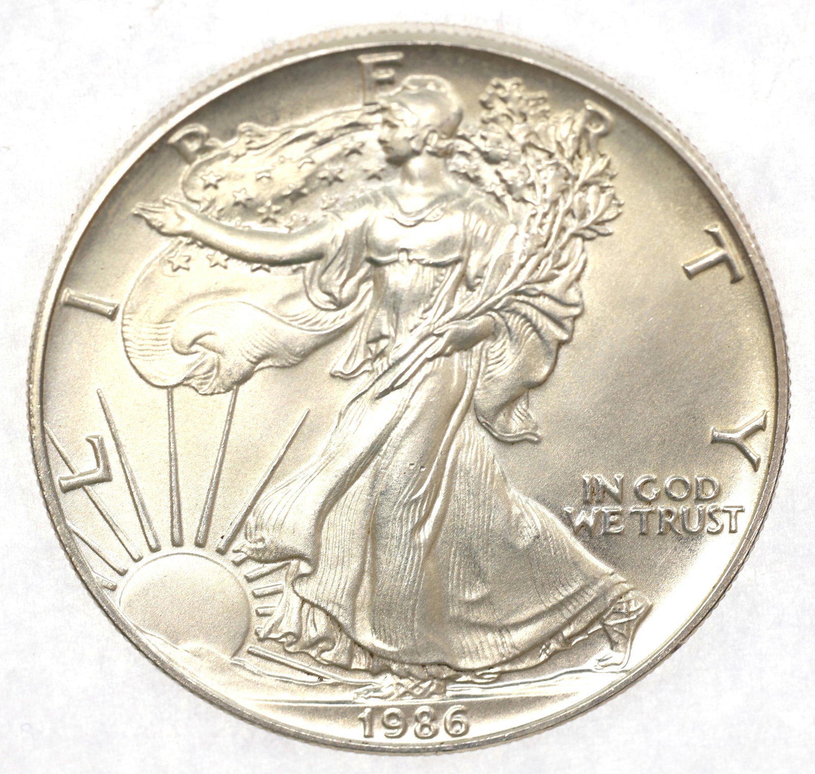 1986 US .999 SILVER EAGLE $1 COIN AU: 1986 US .999 SILVER EAGLE $1 COIN AU 1986 United States .999 silver Eagle $1 coin. IMPORTANT NOTE - PLEASE READ: OUR IN-HOUSE SHIPPING & INVOICING Shipping: LiveAuctioneers "LiveShipping" Is Unr