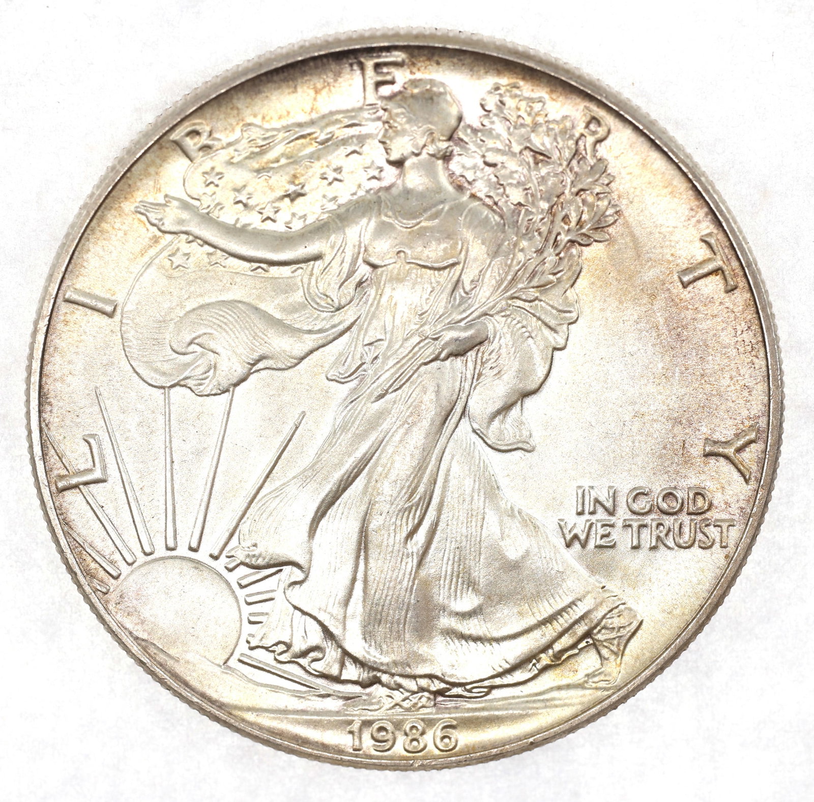 1986 US .999 SILVER EAGLE $1 COIN AU: 1986 US .999 SILVER EAGLE $1 COIN AU 1986 United States .999 silver Eagle $1 coin. IMPORTANT NOTE - PLEASE READ: OUR IN-HOUSE SHIPPING & INVOICING Shipping: LiveAuctioneers "LiveShipping" Is Unr