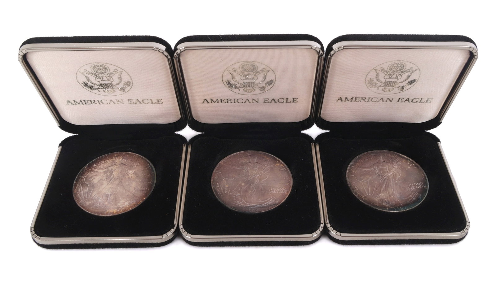 1994 US .999 SILVER EAGLE $1 COINS - LOT OF 3: 1994 US .999 SILVER EAGLE $1 COINS - LOT OF 3 Three 1994 United States .999 silver $1 coins, all with boxes. IMPORTANT NOTE - PLEASE READ: OUR IN-HOUSE SHIPPING & INVOICING Shipping: LiveAuction