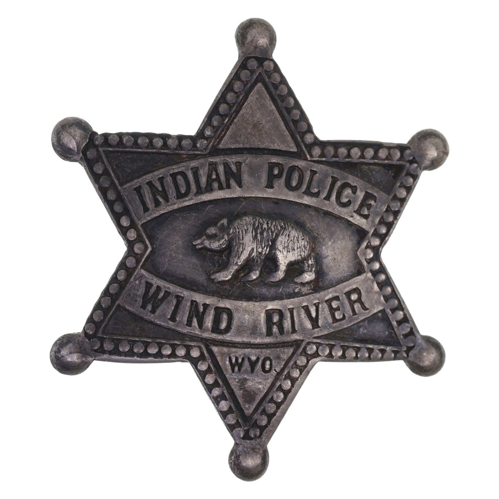OBSOLETE WIND RIVER, WY INDIAN POLICE BADGE: OBSOLETE WIND RIVER, WY INDIAN POLICE BADGE Obsolete Wind River, Wyoming Indian Police Badge. Measurements: 2.5" - 2.5" IMPORTANT NOTE - PLEASE READ: OUR IN-HOUSE SHIPPING & INVOICING Shipping: LiveAu