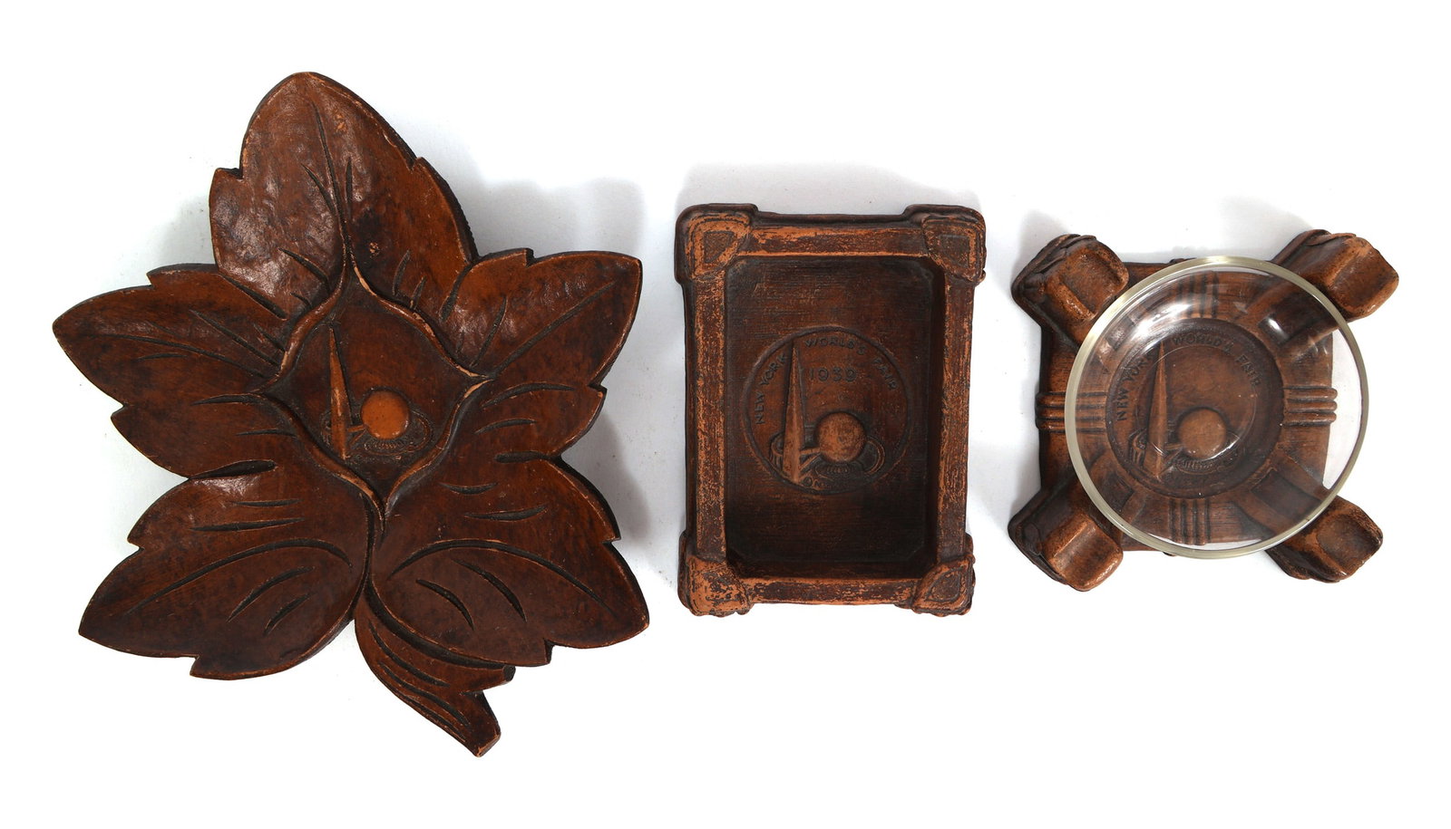 NEW YORK WORLD'S FAIR 1939 SYROCO WOOD DECOR: NEW YORK WORLD'S FAIR 1939 SYROCO WOOD DECOR 1939 New York World's Fair Syroco composite wood decor: Leaf dish (6" x 5" x 1") Trinket dish (3.75" x 2.75" x 1") Ashtray (4"