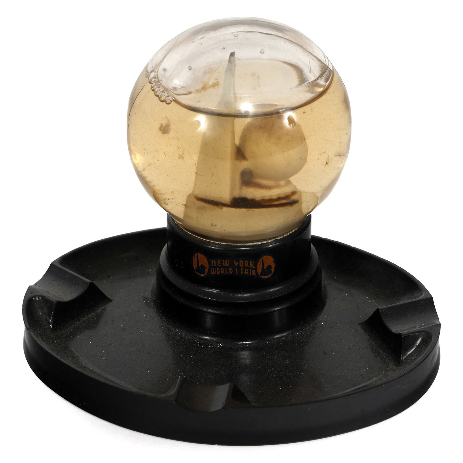 NEW YORK WORLD'S FAIR 1939 TRYLON & PERISPHERE ASHTRAY (1 of 3)