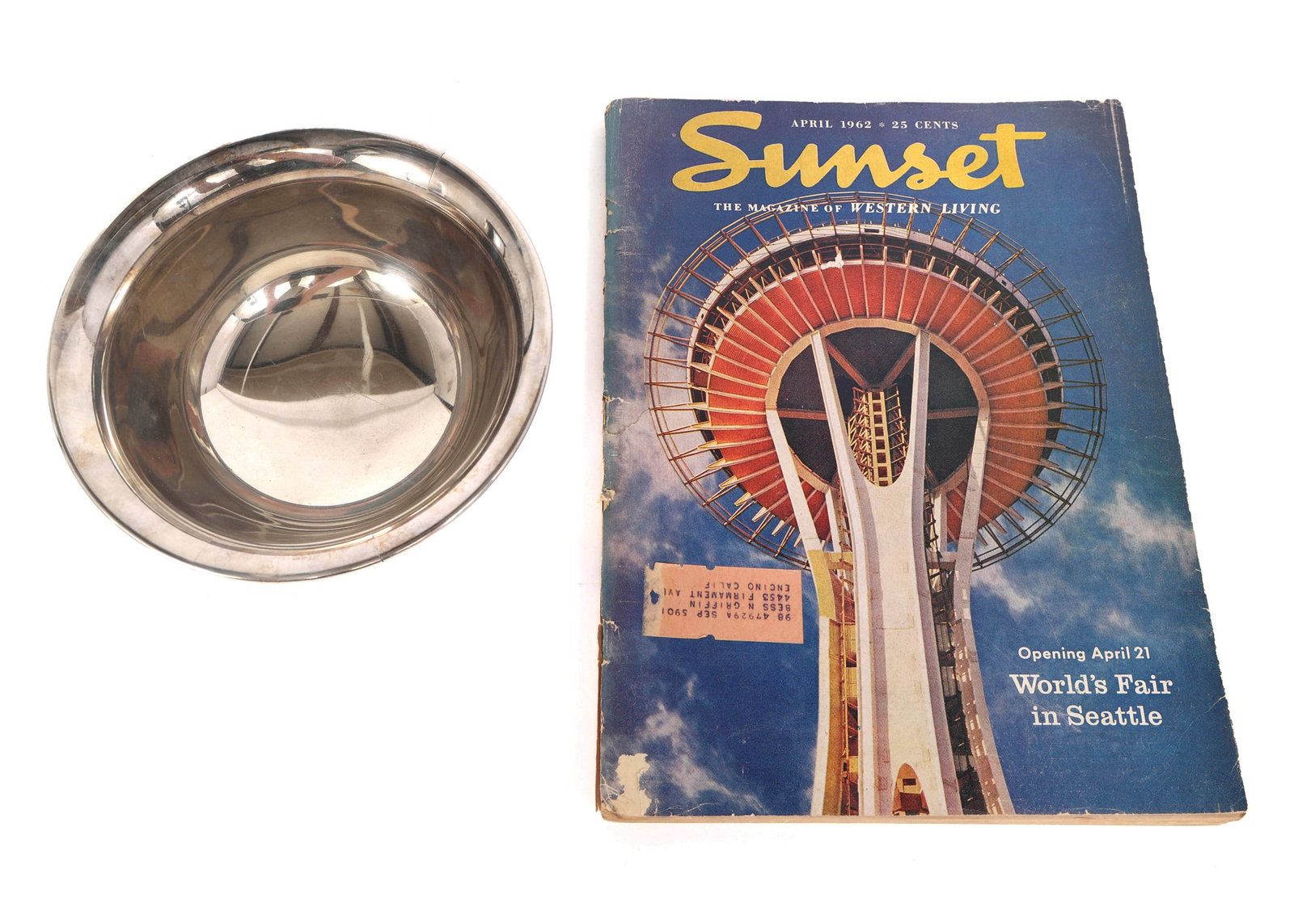 SEATTLE WORLD'S FAIR 1962 MAGAZINE & SILVERPLATE BOWL (1 of 10)