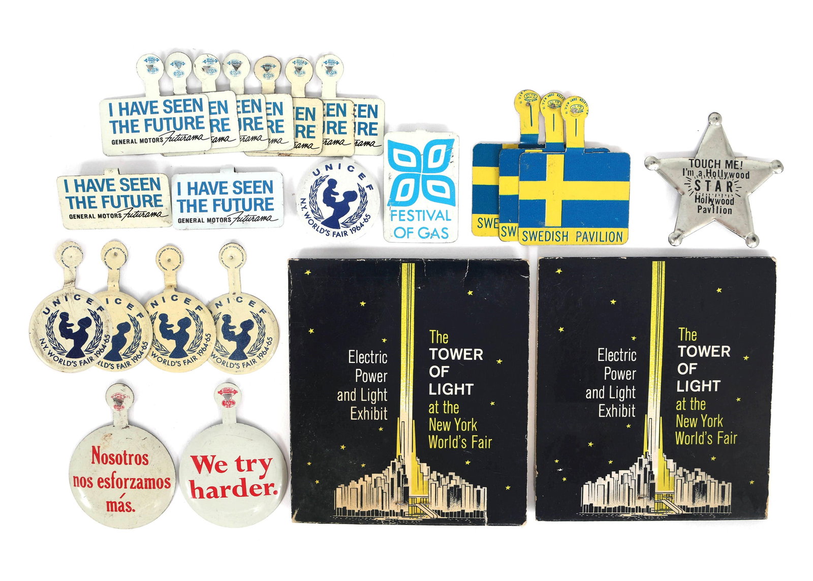NY WORLD'S FAIR 1964 BUTTON PINS & DISPOSABLE WIPES (1 of 8)