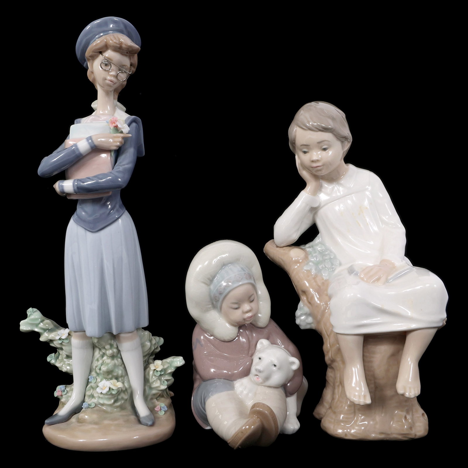 LLADRO PORCELAIN SMALL FIGURINES - LOT OF 3 (1 of 17)