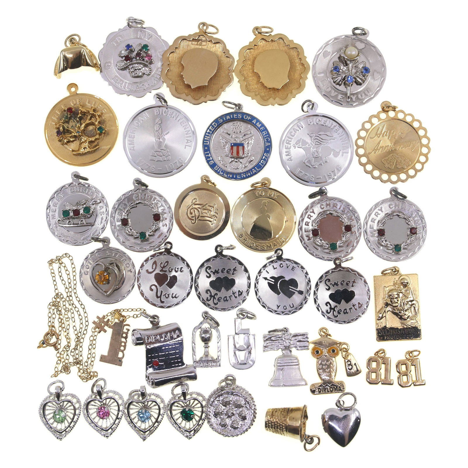 STERLING SILVER VERMEIL NOVELTY CHARMS: STERLING SILVER VERMEIL NOVELTY CHARMS Sterling silver vermeil novelty charms, themes include: US history Celebratory Religious Graduation Weight: 99g