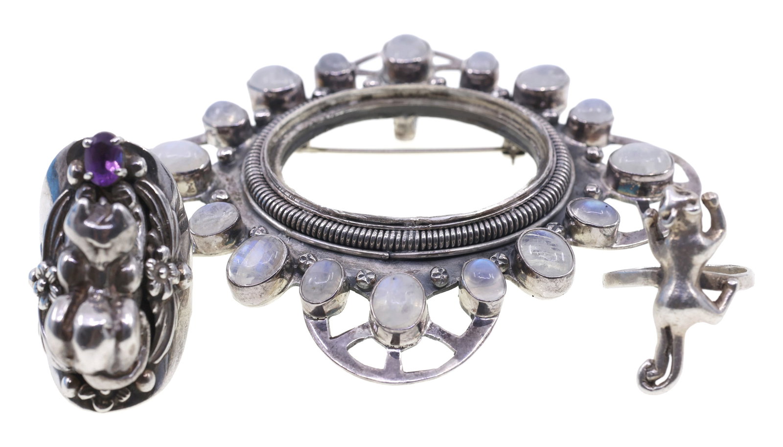STERLING SILVER ENHANCER BROOCH & FASHION RINGS: STERLING SILVER ENHANCER BROOCH & FASHION RINGS Sterling silver fashion jewelry: Crouching cat with amethyst ring by Carol Felley size 9 Recumbent