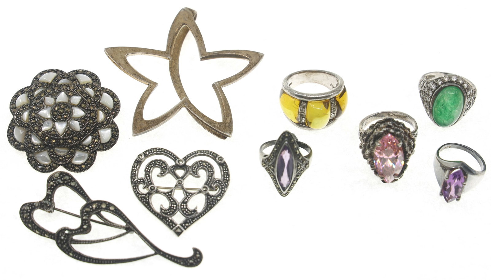 STERLING SILVER FASHION JEWELRY: STERLING SILVER FASHION JEWELRY Sterling silver fashion jewelry: Rings Brooches Charm Weight: 78g IMPORTANT NOTE - PLEASE READ: REGARDING OUR IN-HOUSE SHIPPING & INV