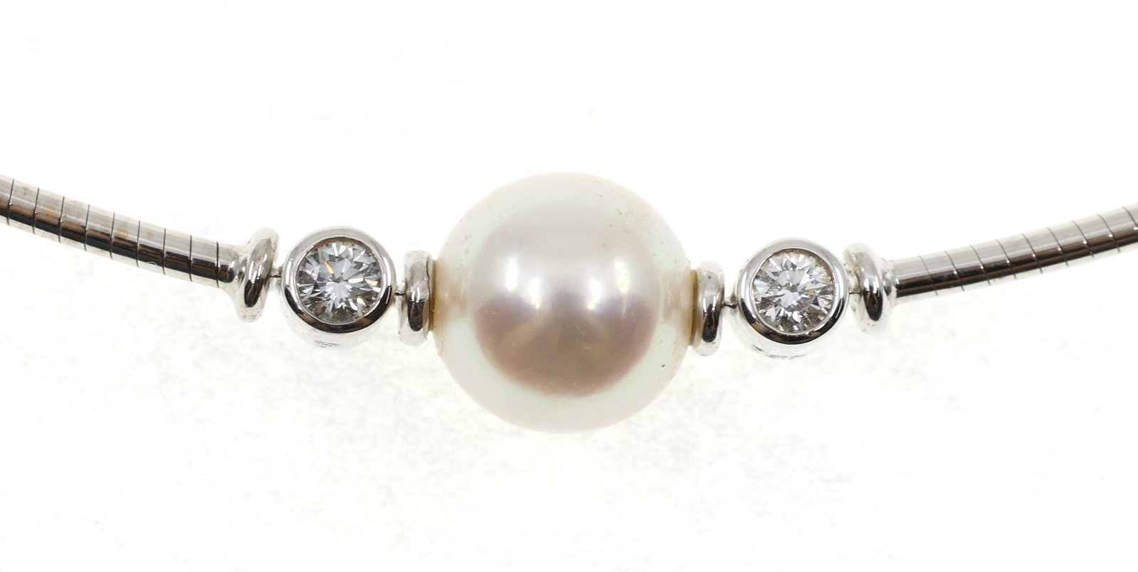 18K WHITE GOLD MIKIMOTO PEARL & DIAMOND NECKLACE: 18K WHITE GOLD MIKIMOTO PEARL & DIAMOND NECKLACE Mikimoto 18K white gold pearl and diamond necklace: Mikimoto pearl 8.25mm (2