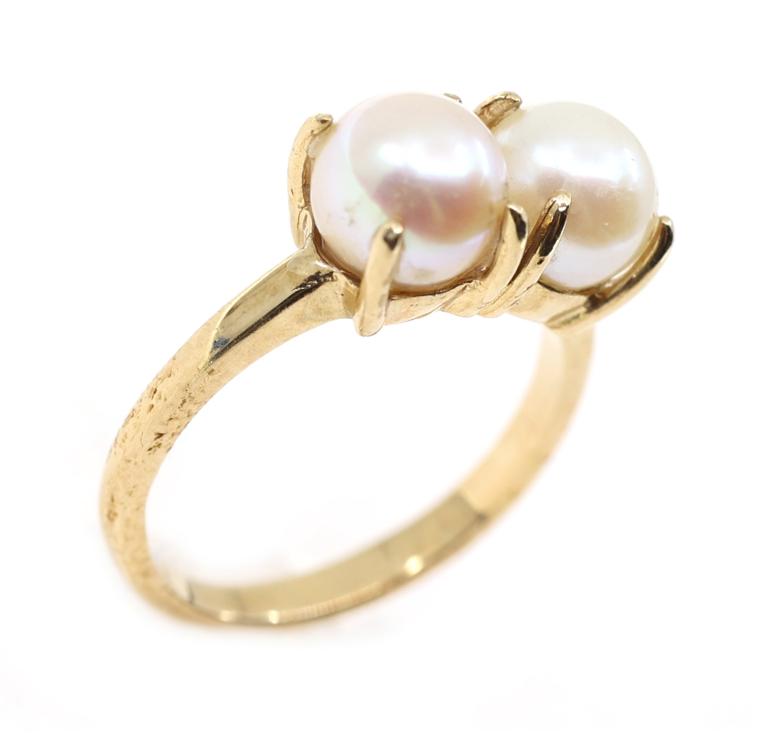 10K YELLOW GOLD WHITE PEARL FASHION RING: 10K YELLOW GOLD WHITE PEARL FASHION RING 10K yellow gold fashion ring with (2) 6.75mm round white pearls. Size: 5.75 Weight: 4g IMPORTANT NOTE - PLEASE READ: REGARDING OUR IN-HOUSE SHIPPING & IN