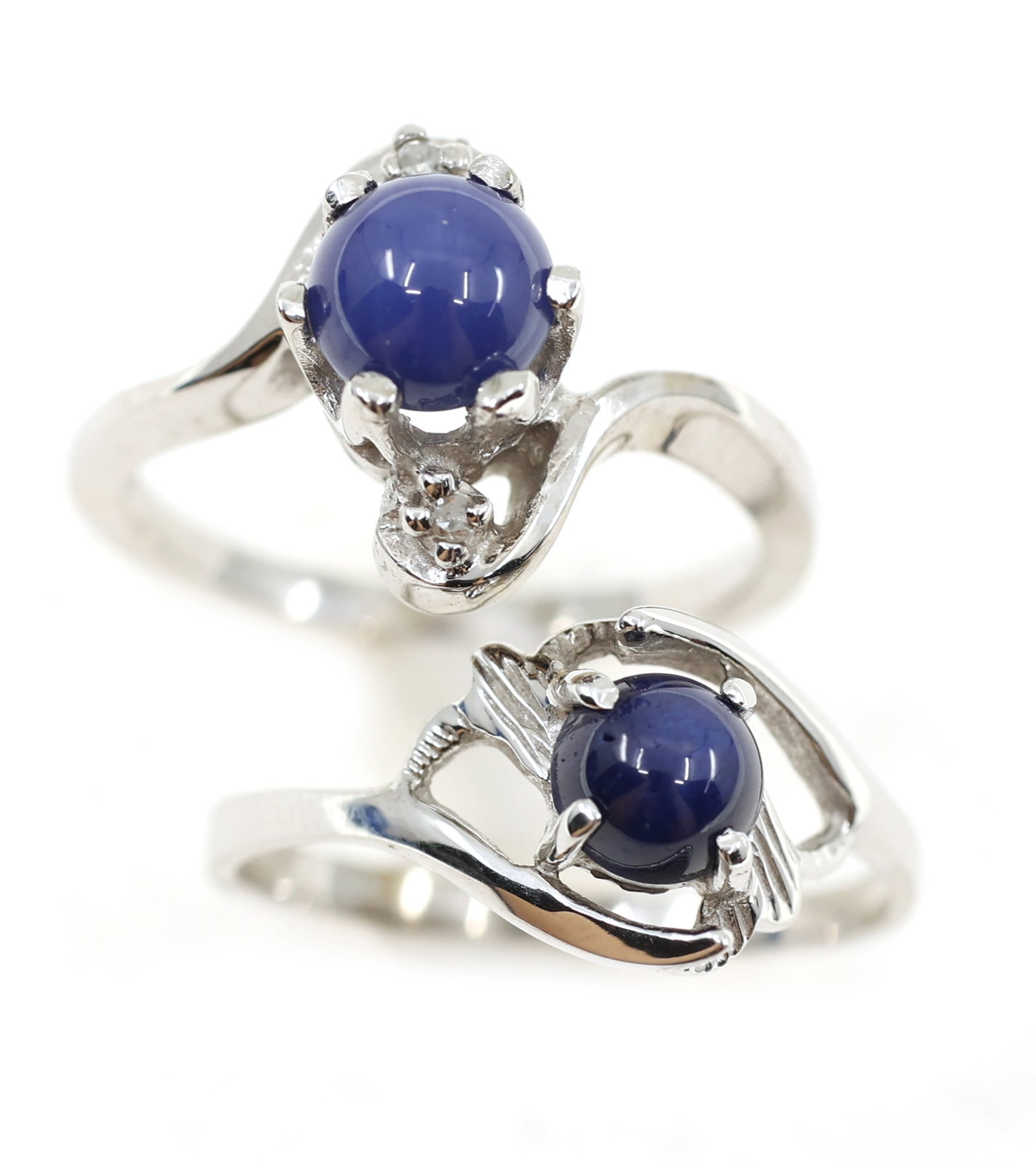 10K WHITE GOLD LINDE BLUE STAR SAPPHIRE FASHION RINGS: 10K WHITE GOLD LINDE BLUE STAR SAPPHIRE FASHION RINGS 10K white gold Linde blue star sapphire fashion rings: (1) 5mm round cabochon cut sapphire Ring size: 5.5 (1) 6mm r
