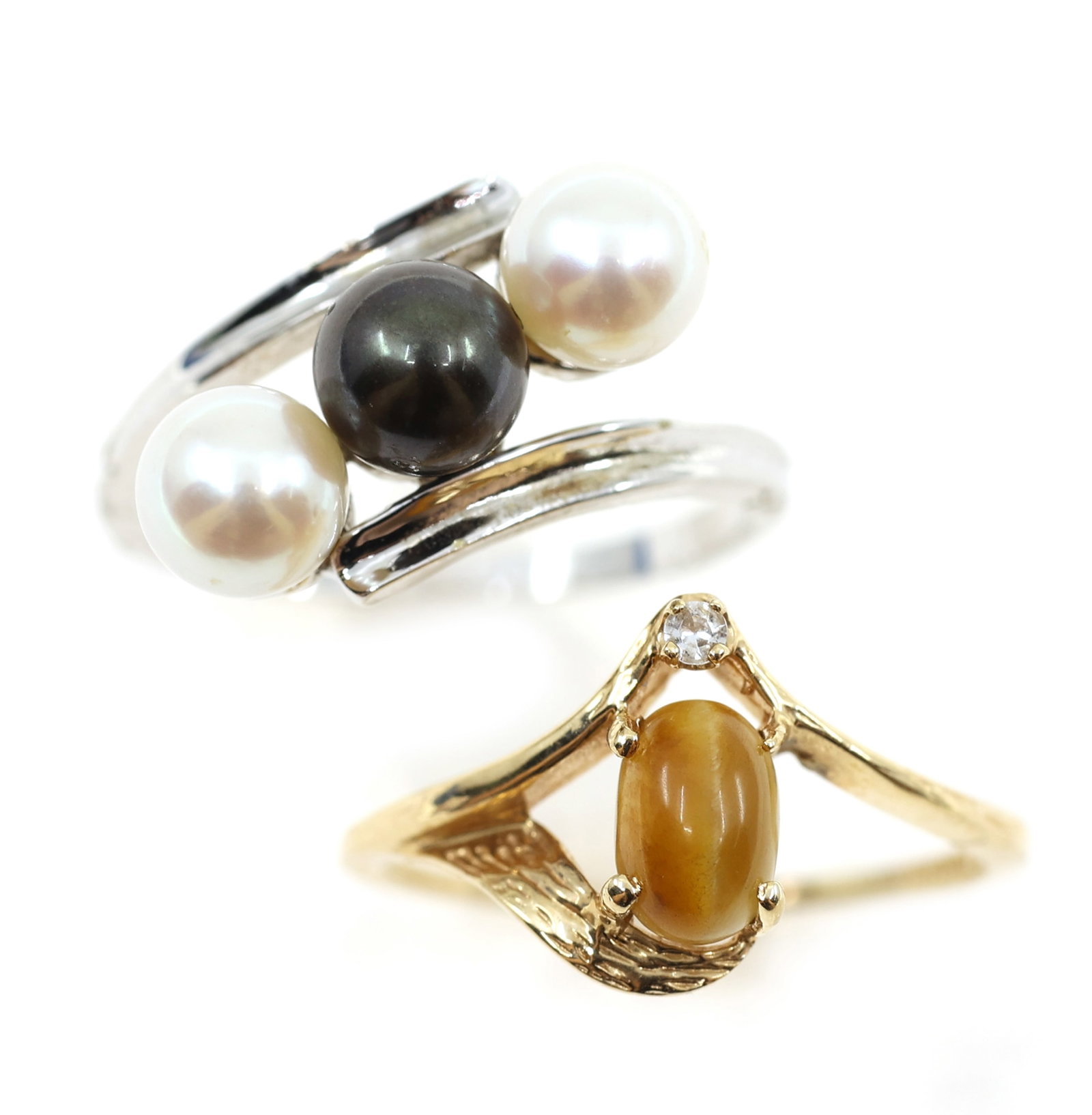 10K WHITE & YELLOW GOLD PEARL & TIGER'S EYE RINGS: 10K WHITE & YELLOW GOLD PEARL & TIGER'S EYE RINGS 10K gold fashion rings: White gold ring (2) 5.5mm round white pearls, (1) 5.5mm round black pearl Ring size: 6
