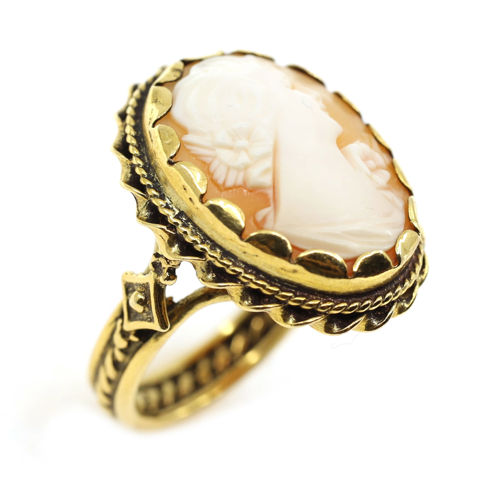 14K YELLOW GOLD SHELL CAMEO FASHION RING: 14K YELLOW GOLD SHELL CAMEO FASHION RING 14K yellow gold fashion ring with an oval carved shell cameo, 15 x 20mm. Size: 6.5 Weight: 8g IMPORTANT NOTE - PLEASE READ: REGARDING OUR IN-HOUSE SHIPPI