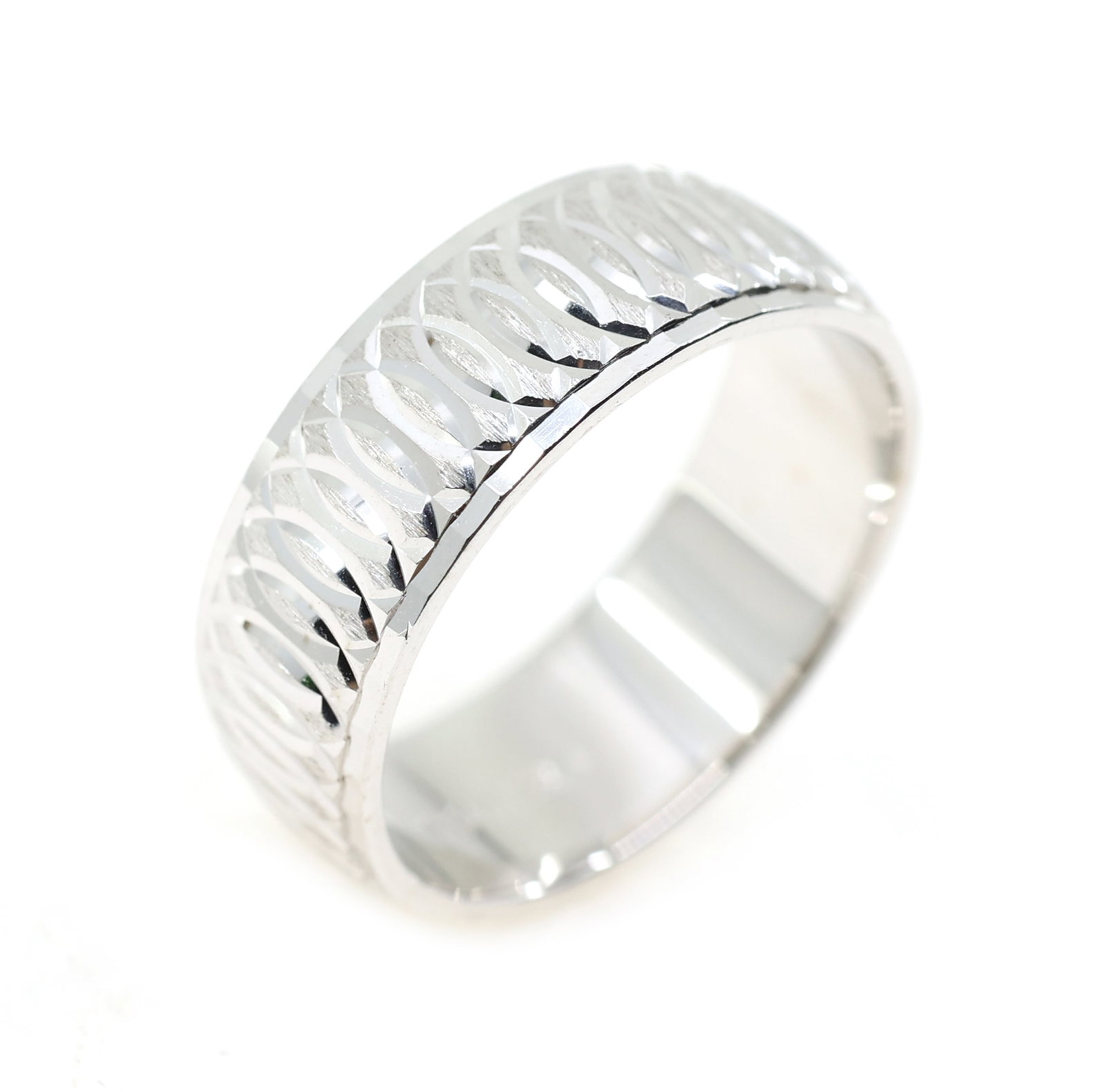 14K WHITE GOLD CIRCULAR PATTERN WEDDING BAND (1 of 3)