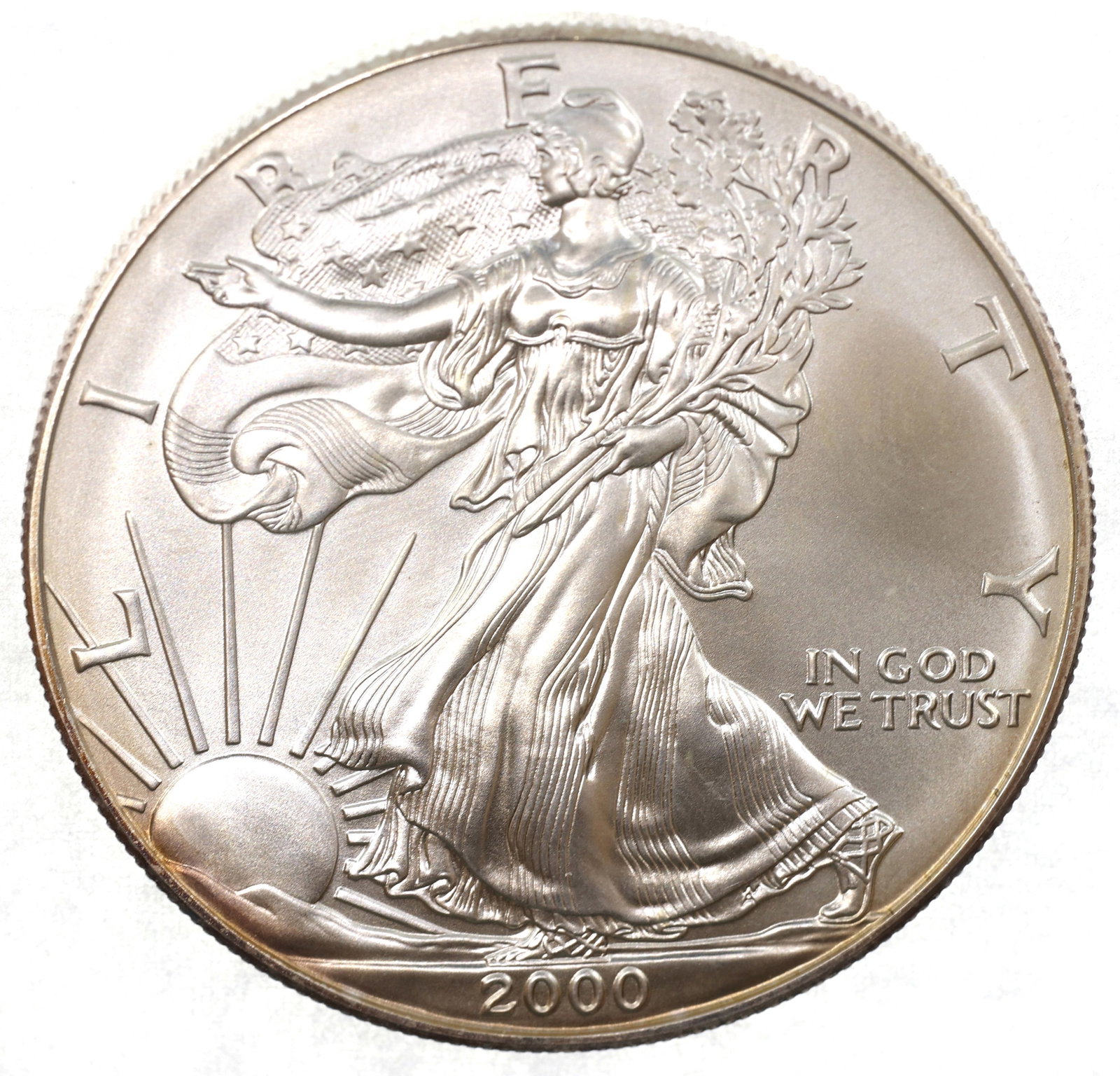 2000 US SILVER EAGLE $1 COIN - UNC: 2000 US SILVER EAGLE $1 COIN - UNC 2000 United States .999 silver Eagle $1 coin, uncirculated. IMPORTANT NOTE - PLEASE READ: REGARDING OUR IN-HOUSE SHIPPING & INVOICING Shipping: Auctioneers no