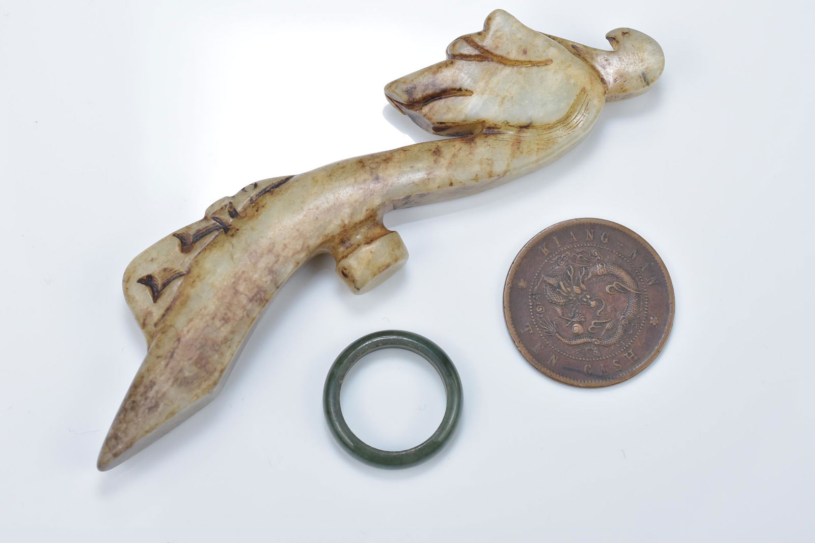 A Chinese Han style jade belt hook in dragon design (1 of 2)