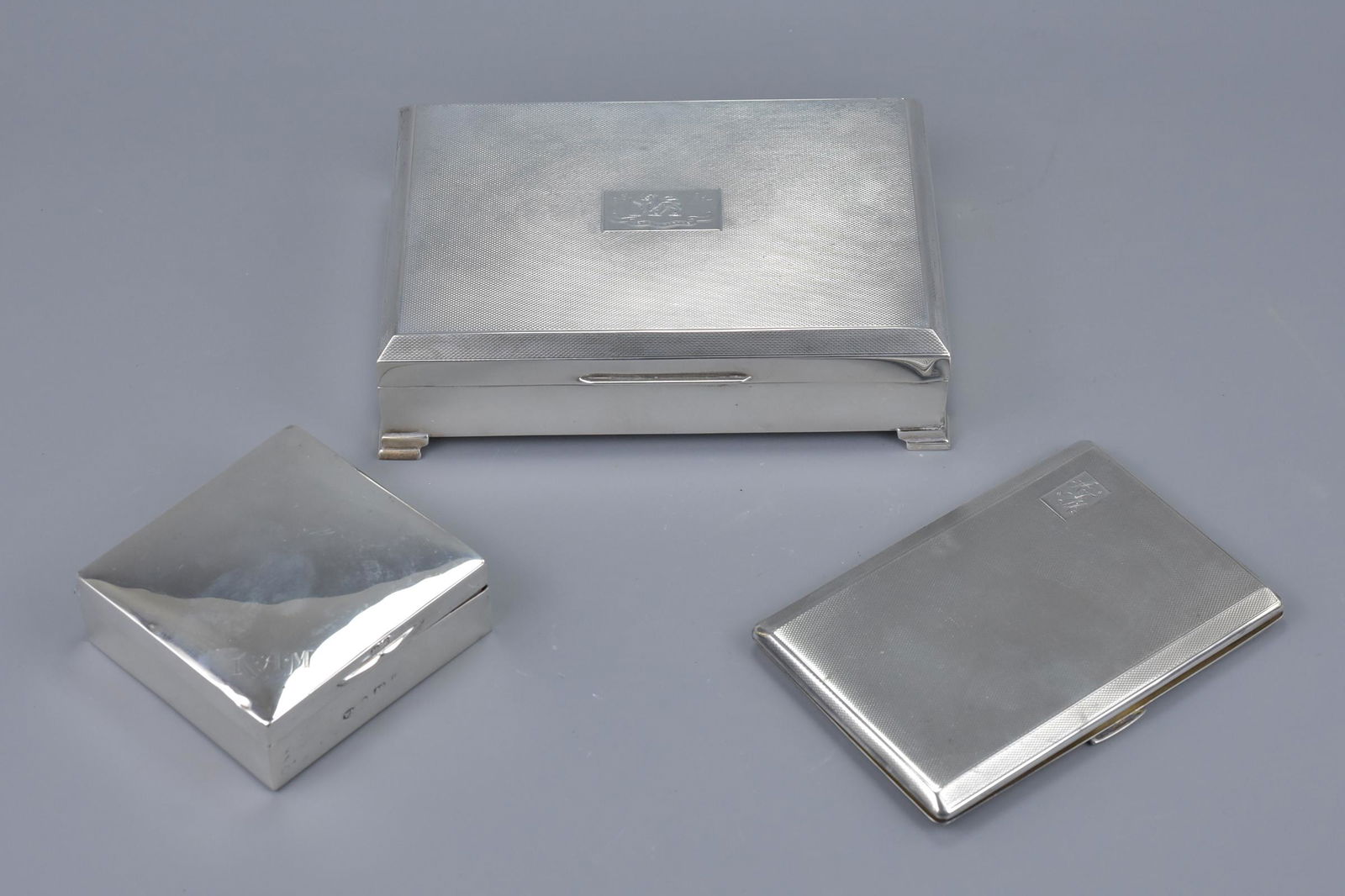 An English silver cigarette case engraved with 'AFM' (1 of 7)