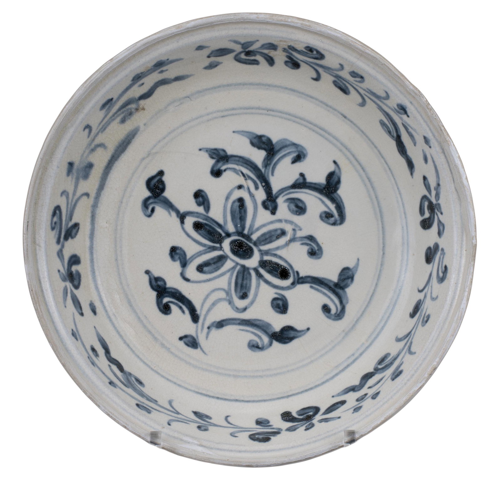 VIETNAMESE BLUE AND WHITE PORCELAIN DISH, 15/16th: VIETNAMESE BLUE AND WHITE PORCELAIN DISH, 15/16th CENTURY The interior decorated with floral sprays. The base covered in a purplish-brown wash. 23.5cm diam.