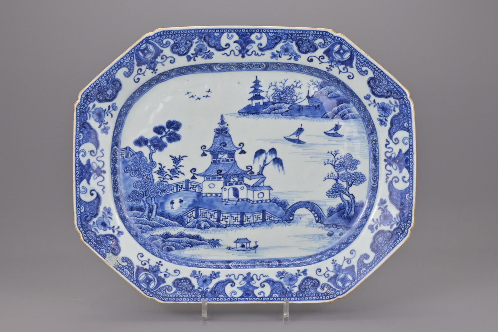 A large 18th century chinese blue and white porcelain (1 of 3)
