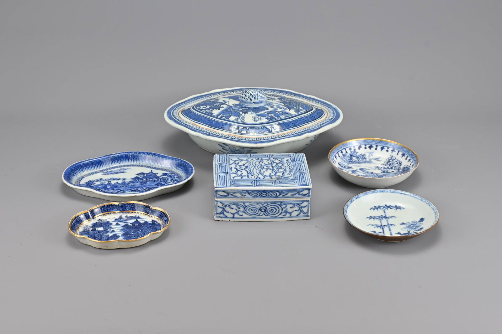 Six 18/19th Century Chinese Blue and White Porcela: Six 18/19th Century Chinese Blue and White Porcelain. Tureen width 27cm (6) Provenance: Personal collection of the late M.Woodford - A local antique and vintage dealer from Bath.