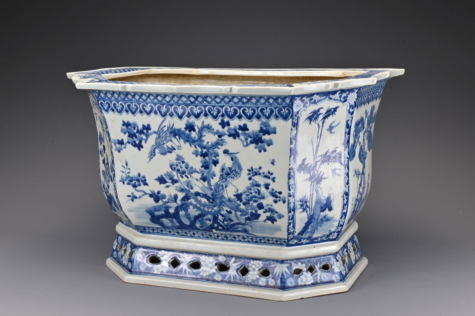 A large Chinese 19th century blue and white porcelain (1 of 7)