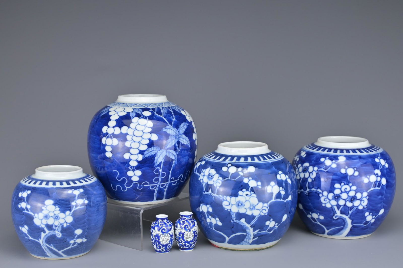 FOUR CHINESE BLUE AND WHITE PORCELAIN GINGER JARS, 19/20TH CENTURY (1 of 10)