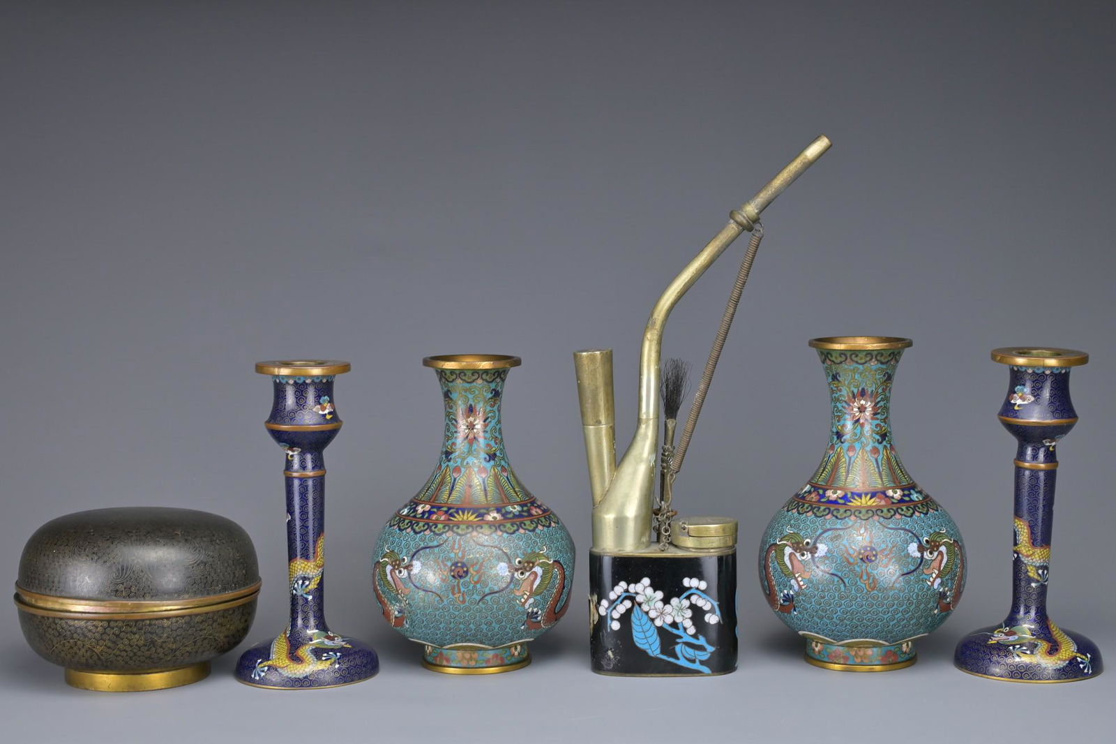 A GROUP OF CHINESE CLOISONNE ENAMEL ITEMS, 19/20TH CENTURY (1 of 5)