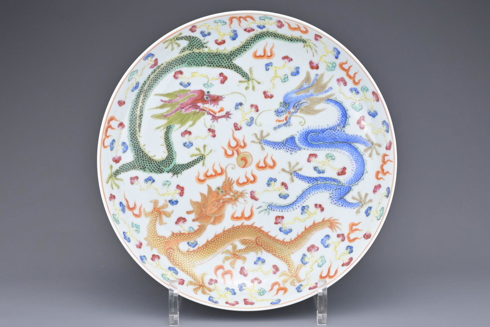 A CHINESE PORCELAIN 'DRAGON' DISH, 19/20TH CENTURY (1 of 9)