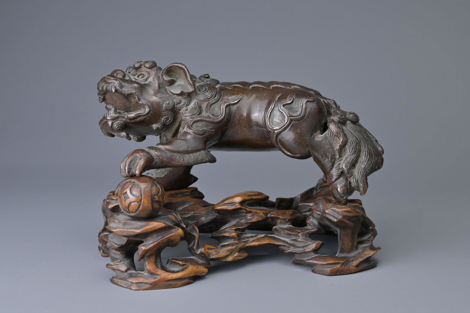 A CHINESE BRONZE MODEL OF DOG OF FO, 18/19TH C (1 of 10)