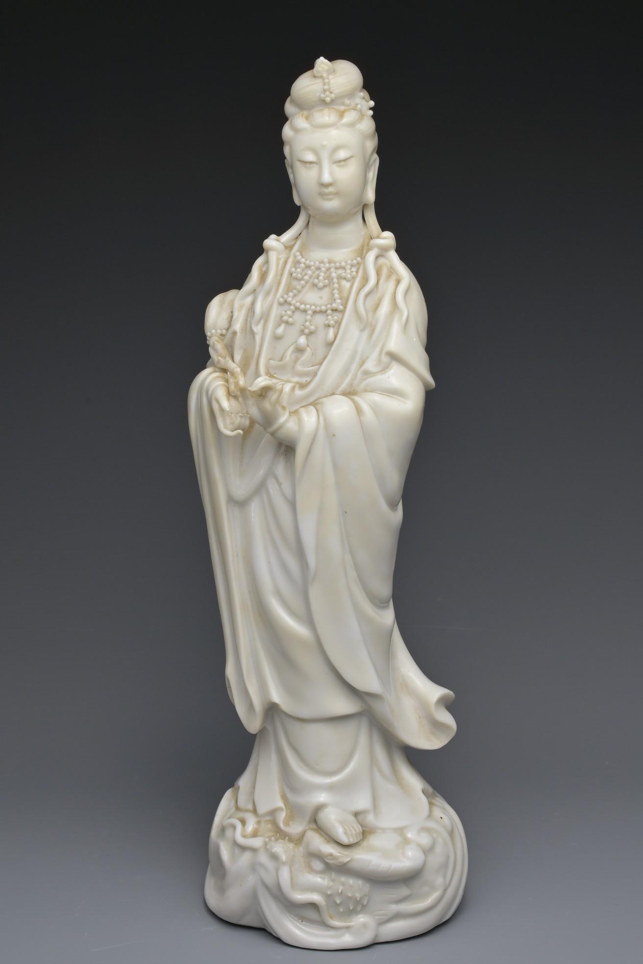 A CHINESE BLANC DE CHINE FIGURE OF GUANYIN (1 of 8)