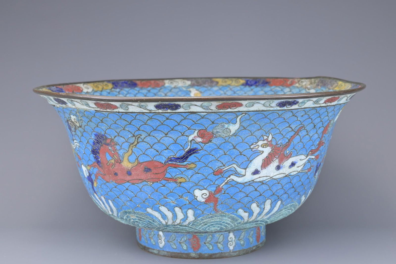 A LARGE CHINESE CLOISONNE ENAMEL BOWL, FANG MING MARK (1 of 9)
