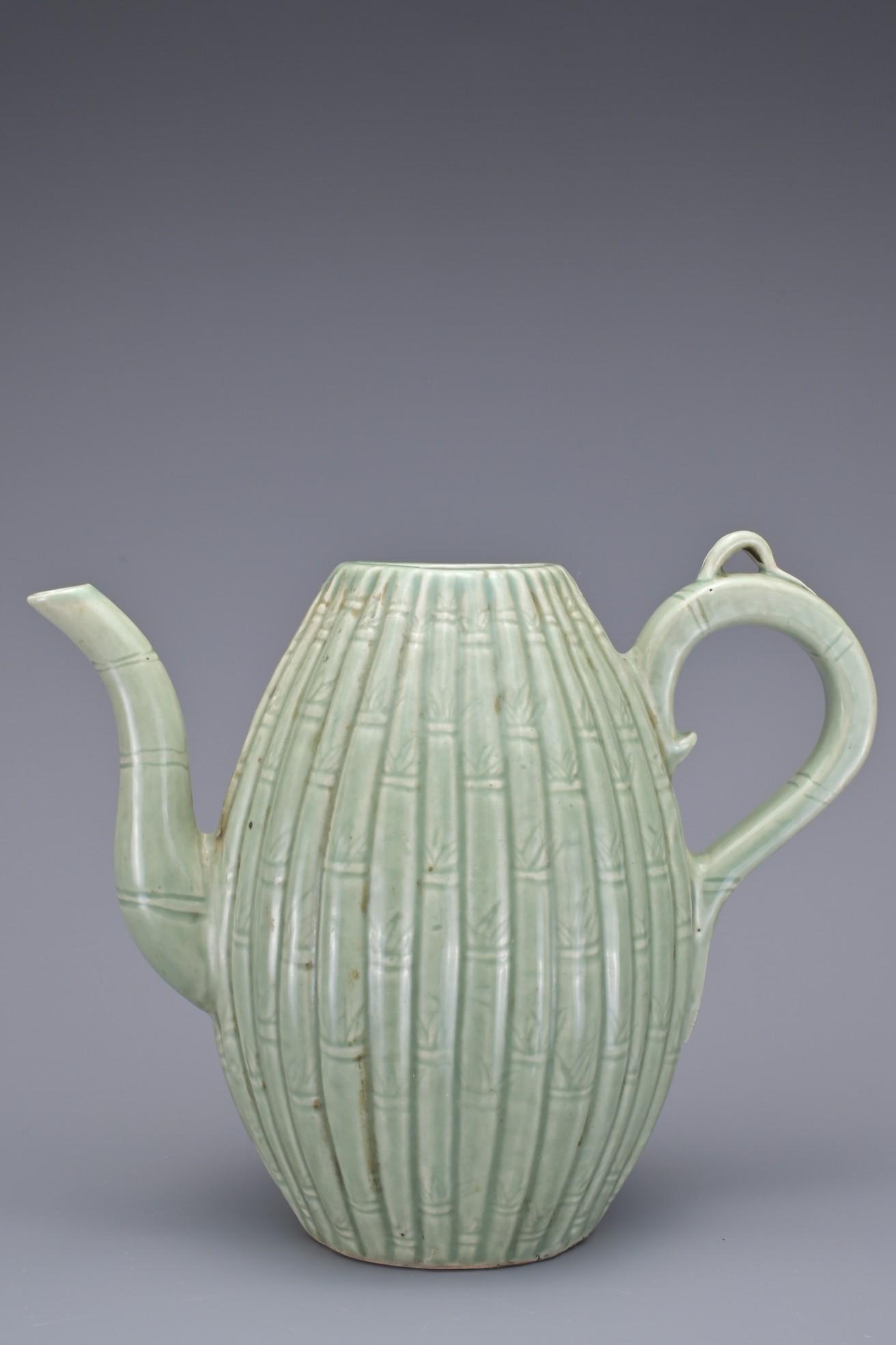 A KOREAN MELON-SHAPED PORCELAIN EWER (1 of 11)