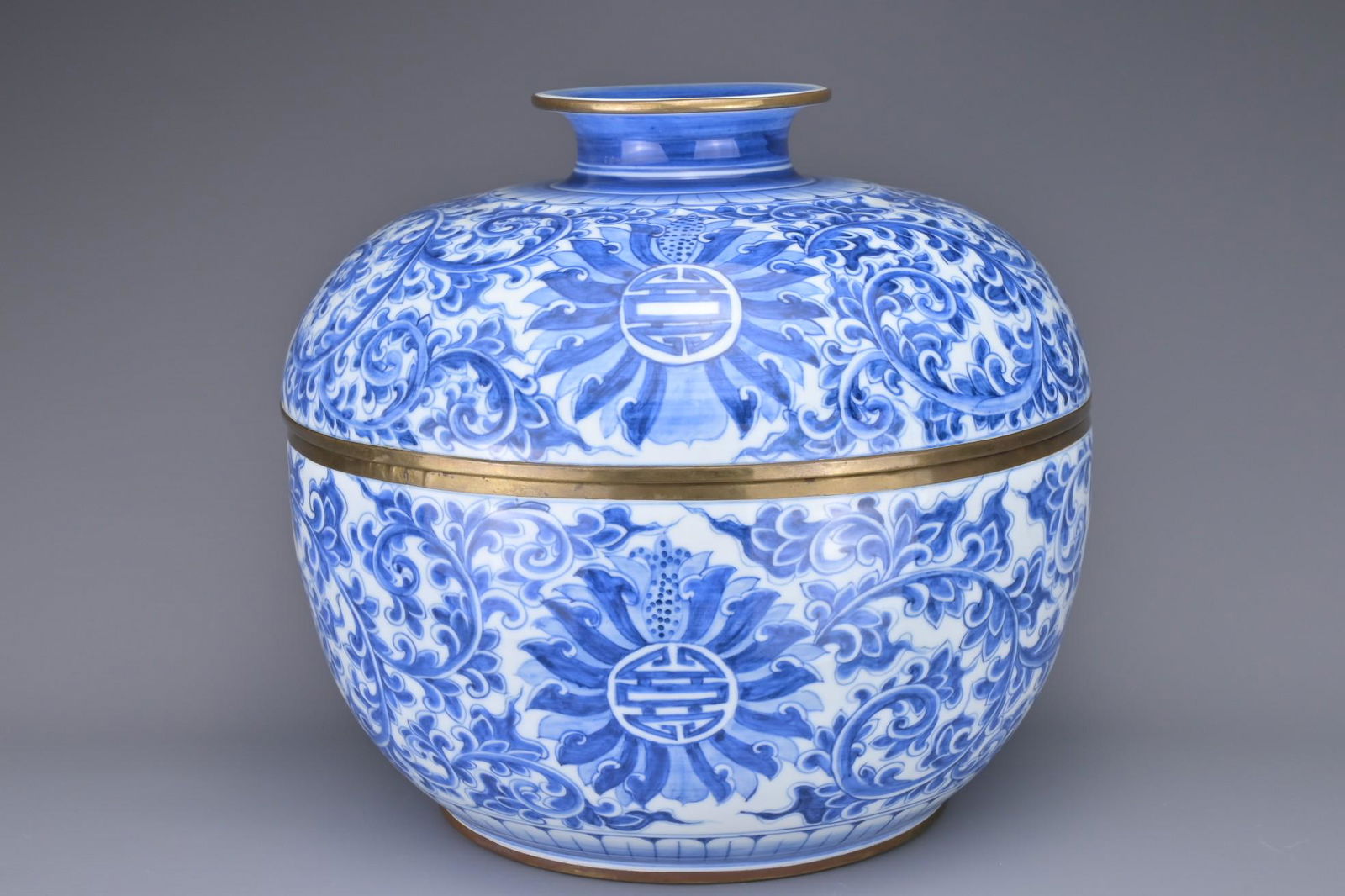 A LARGE CHINESE BLUE AND WHITE PORCELAIN TUREEN AND COVER, 20TH CENTURY (1 of 8)