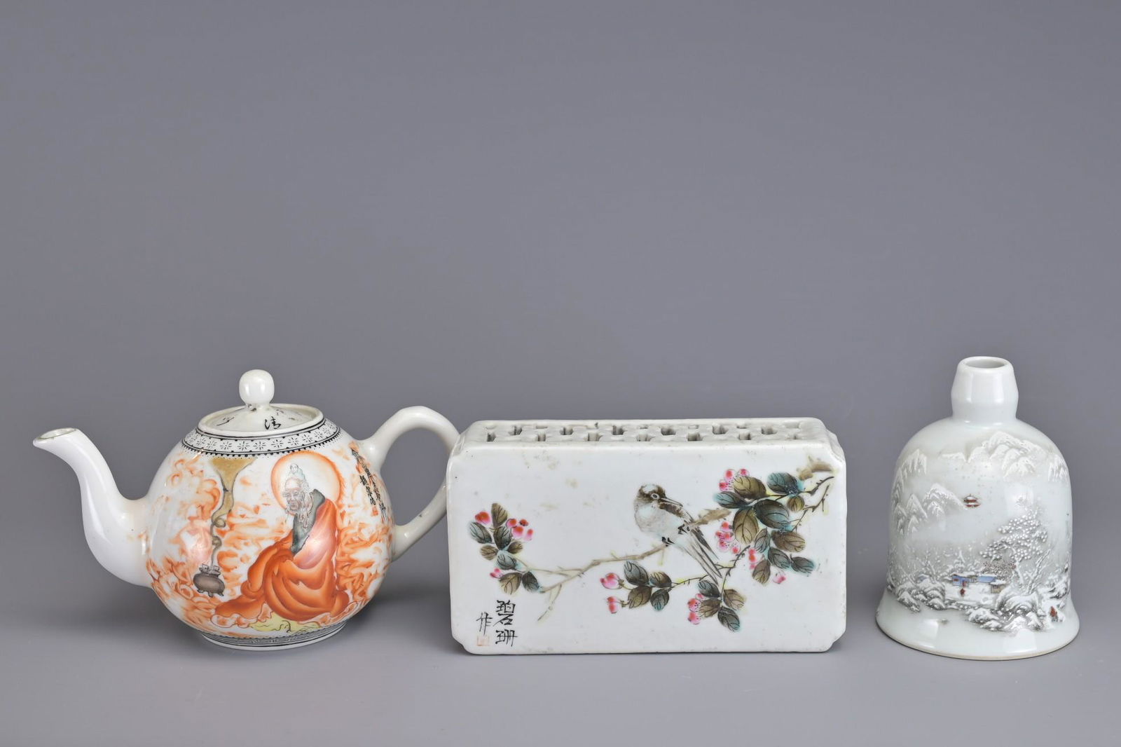 THREE CHINESE PORCELAIN ITEMS, MID 20TH CENTURY (1 of 12)