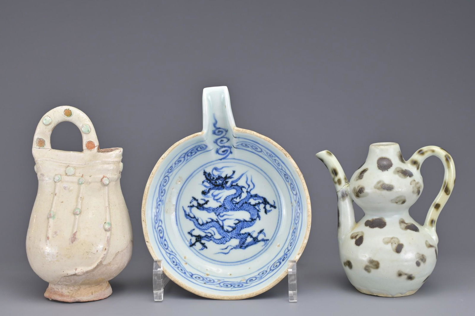 THREE CHINESE CERAMIC ITEMS (1 of 9)