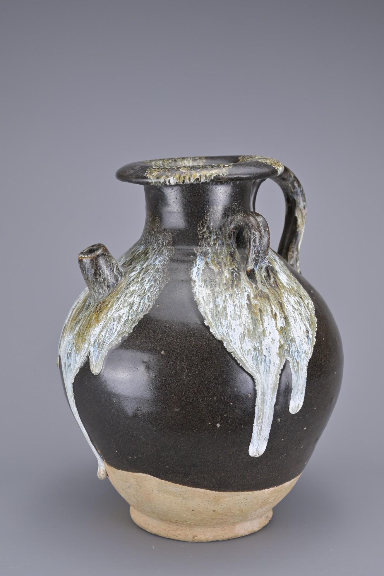 A CHINESE PHOSPHATIC SPLASHED BOWN GLAZED JAR (1 of 8)