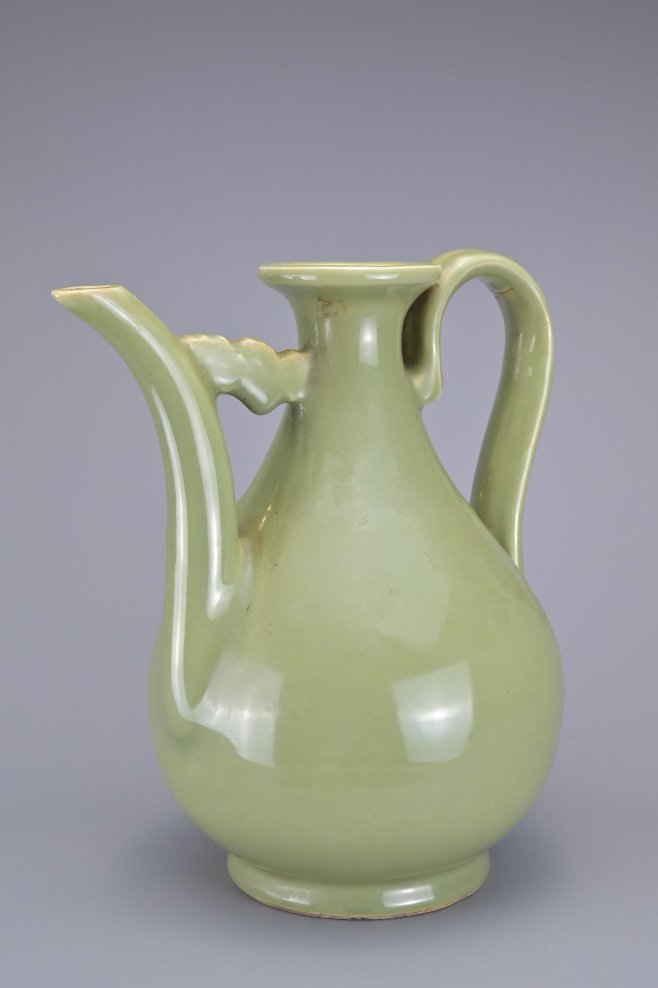 A CHINESE LONGQUAN CELADON EWER (1 of 7)