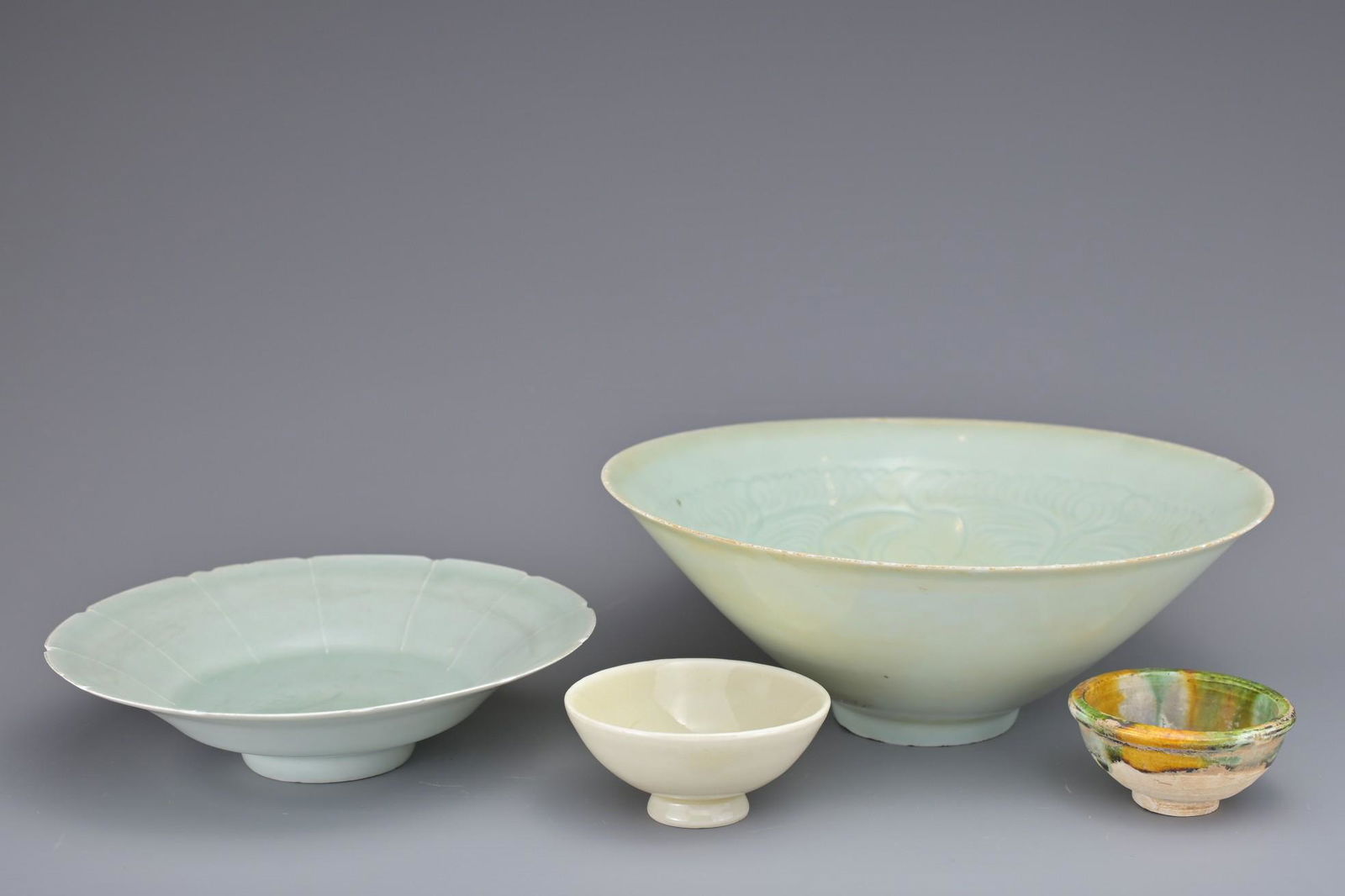 FOUR CHINESE CERAMIC CUPS AND BOWLS (1 of 20)