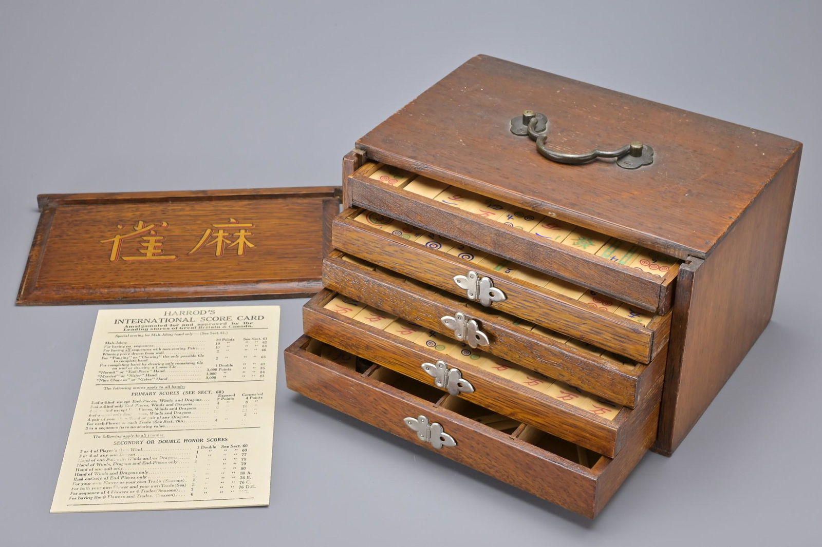 A CHINESE WOODEN CASED MAHJONG SET, EARLY 20TH CENTURY (1 of 4)