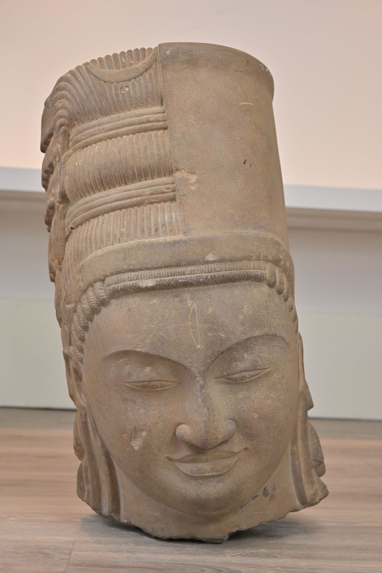 A LARGE STONE SCULPTURE, HEAD OF HARIHARA, INDIAN (1 of 10)
