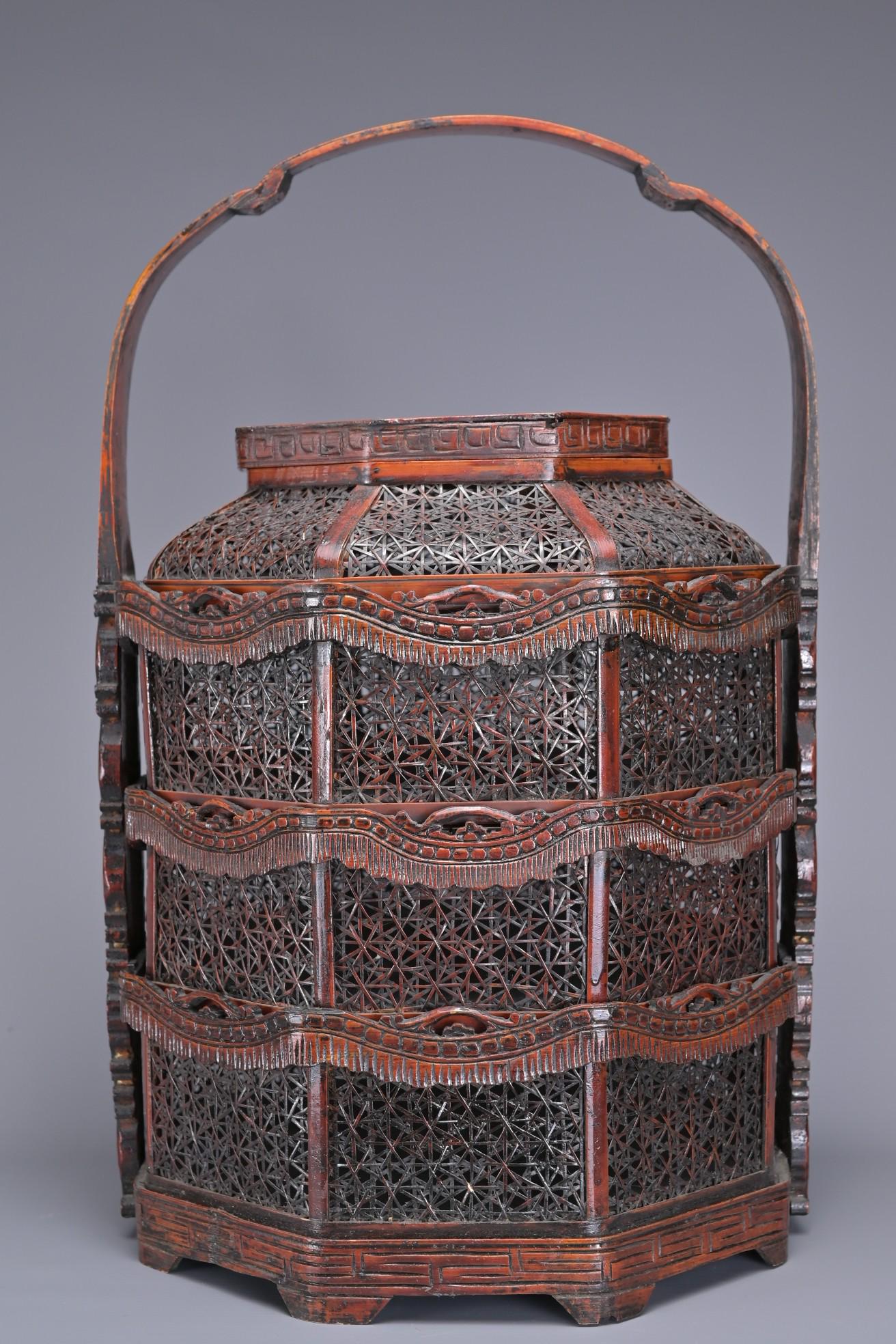 A CHINESE FOUR TIER WEDDING DOWRY BASKET CONTAINER, EARLY 20TH CENTURY (1 of 16)