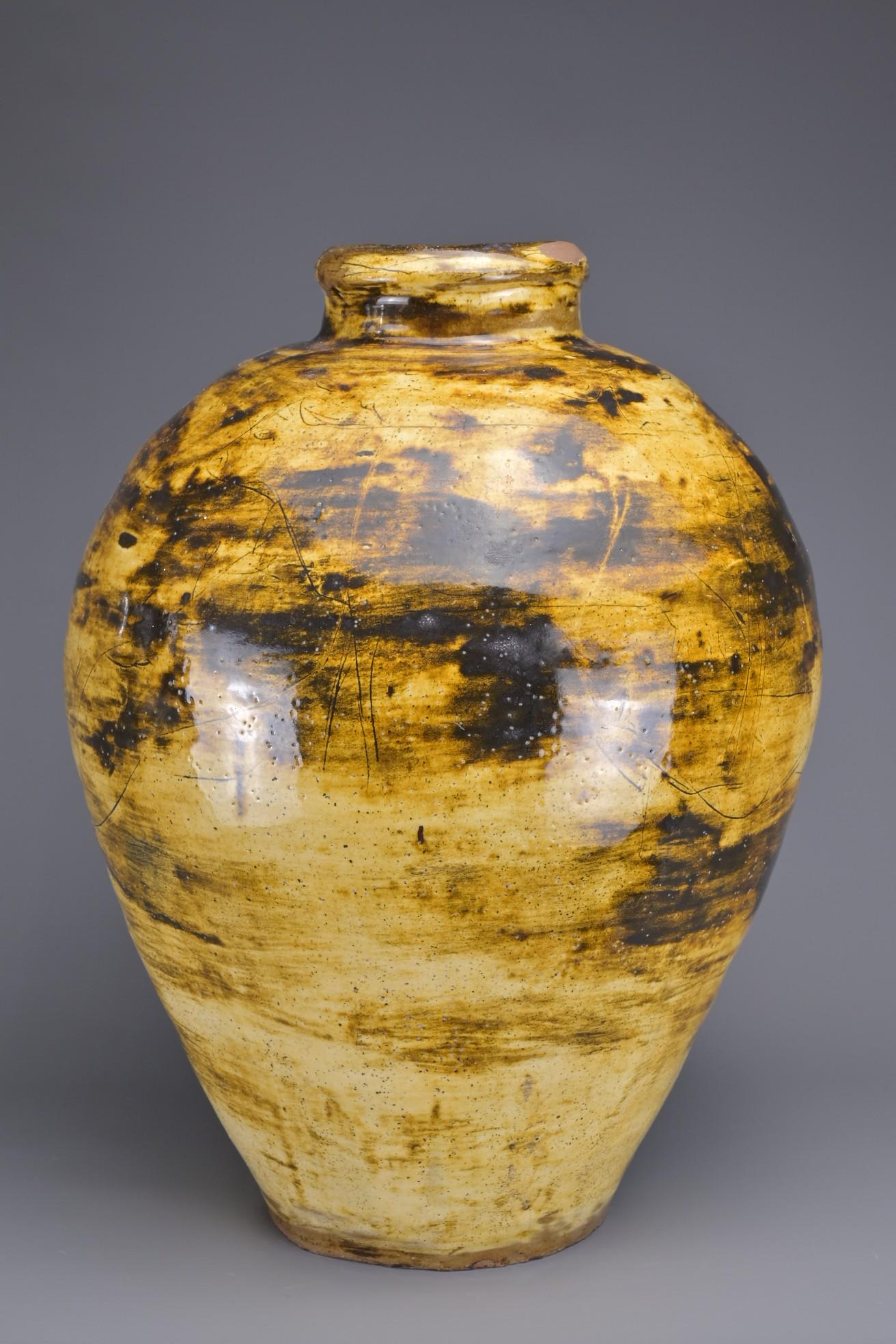 A LARGE STUDIO POTTERY VASE, POSSIBLY 20TH CENTURY (1 of 6)