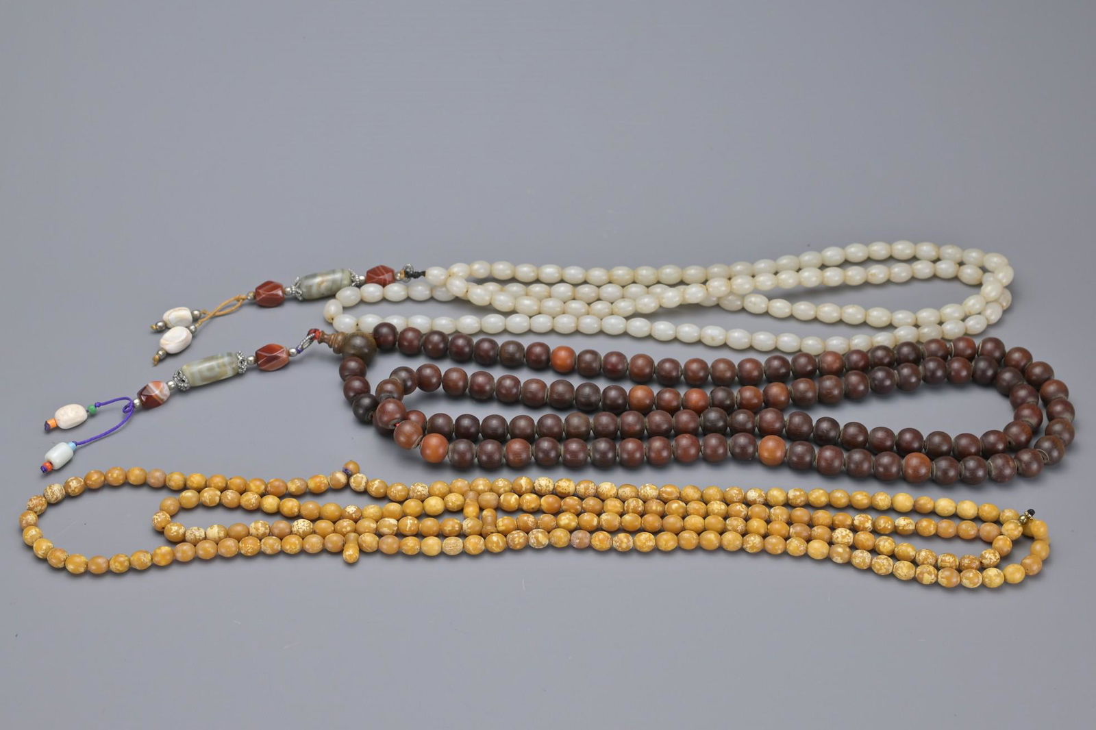 A GGROUP OF FOUR BEADED NECKLACES (1 of 4)
