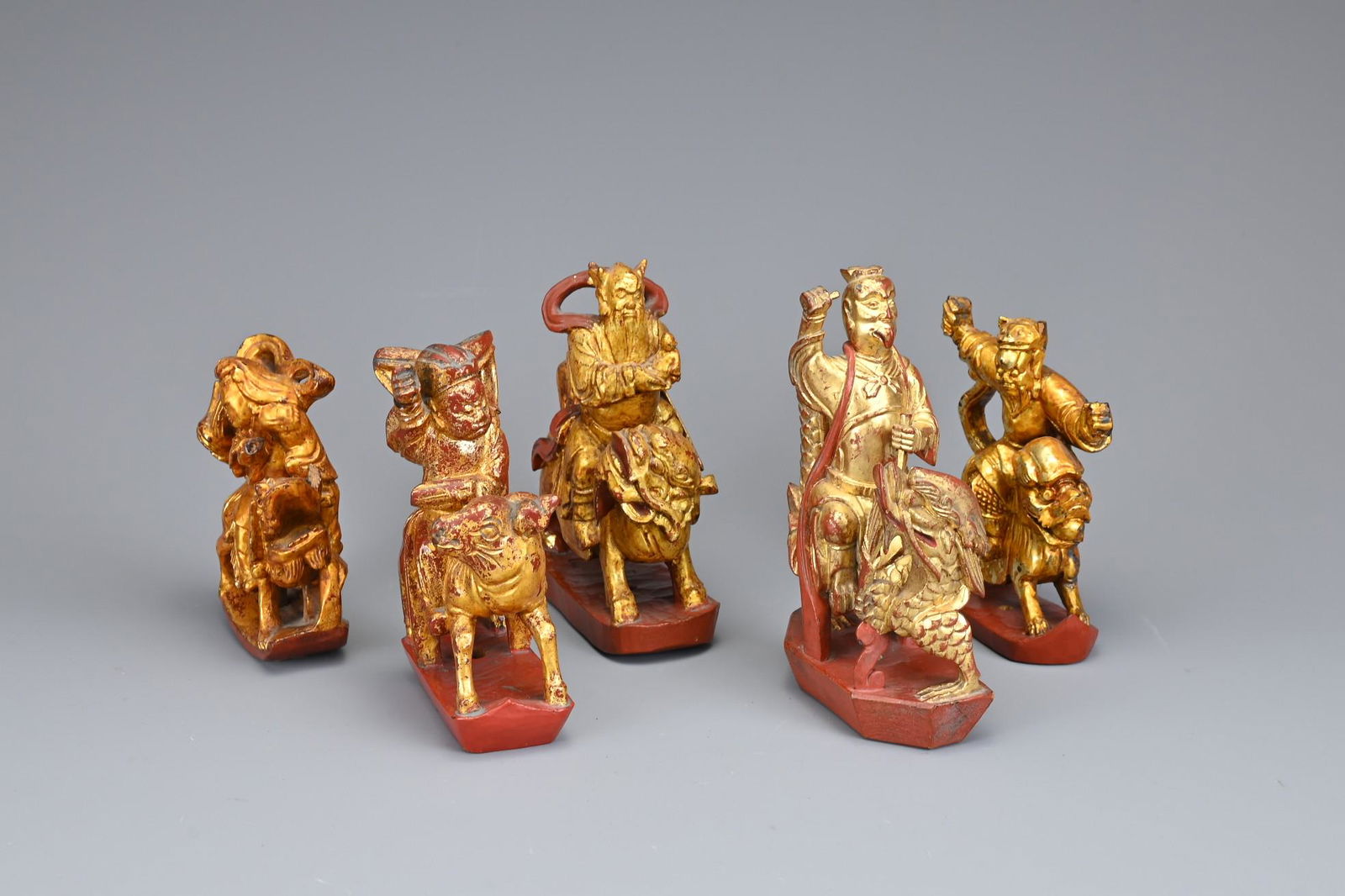 A GROUP OF FIVE CHINESE GILT LACQUER WOOD TMPLE FIGURES, 19/20TH CENTURY (1 of 6)