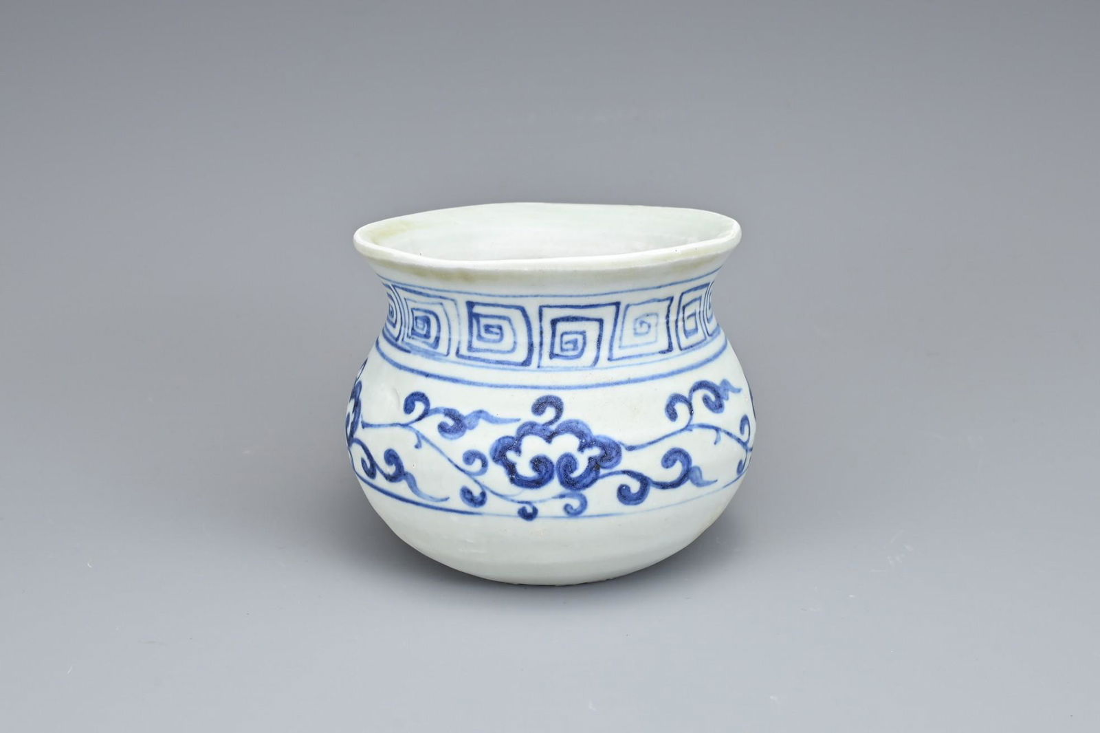 A CHINESE BLUE AND WHITE PORCELAIN RICE MEASURE (1 of 6)