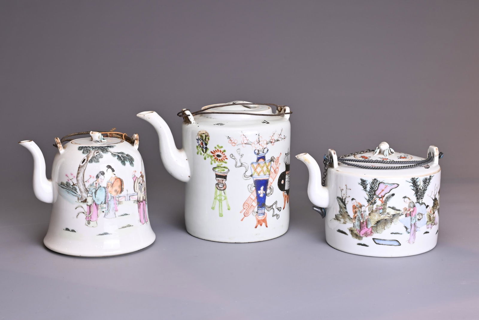 THREE CHINESE FAMILLE ROSE PORCELAIN TEA POTS, 19/20TH CENTURY. Cylindrical and bell-shaped form (1 of 7)